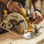 Акумулаторен ръчен циркуляр DeWALT без батерия и зарядно, 18 V, ф 184 мм, 5500 об./мин, DCS570N-XJ Акумулаторен ръчен циркуляр DeWALT без батерия и зарядно, 18 V, ф 184 мм, 5500 об./мин, DCS570N-XJ