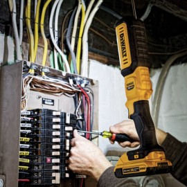 Фенер ръчен акумулаторен DEWALT DCL050 /18 V, 500 lm/