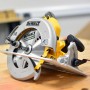Акумулаторен ръчен циркуляр DeWALT без батерия и зарядно, 18 V, ф 184 мм, 5500 об./мин, DCS570NT